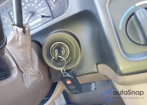 2000 Toyota Sienna Xle from USA, damaged, VIN 4T3ZF13CXYU298842